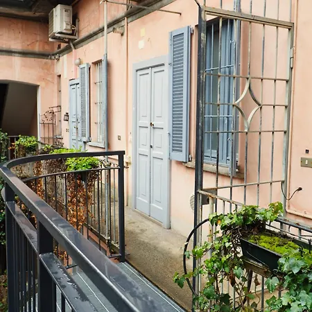 Sant'ambrogio Historic - In Front Of Cattolica Apartament Mediolan