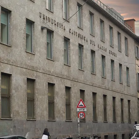 Sant'ambrogio Historic - In Front Of Cattolica Appartamento *